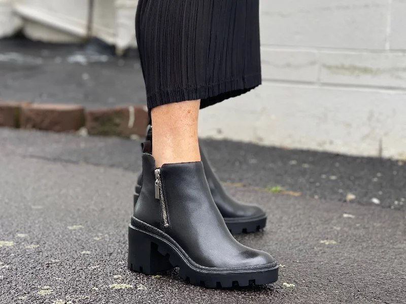 Wear-Resistant Sneakers Carrano Cece available in 2 colours