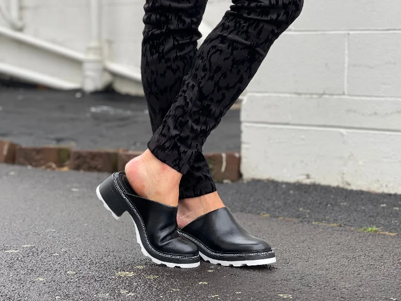 Fashionable Slip-Ons Carrano Cerys available in 3 colours