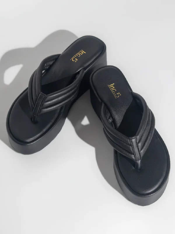 Travel Sneakers Women Black Solid Wedges Sandals