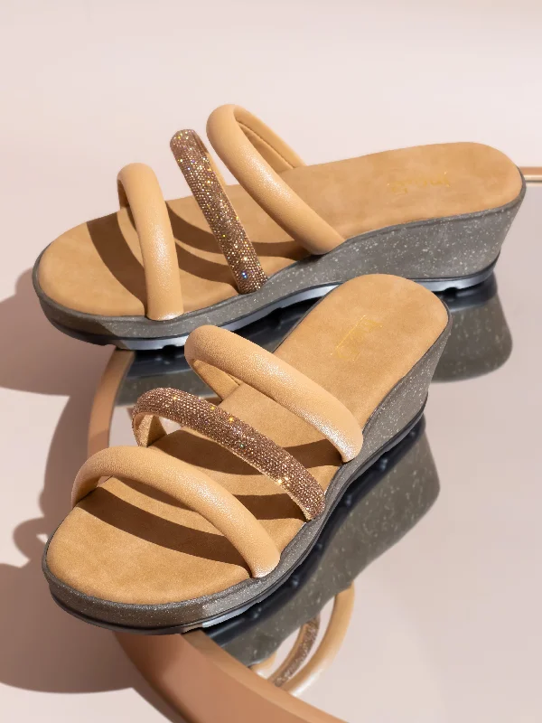 Sleek Sneakers Women Beige & Gold-Toned Colourblocked Wedges