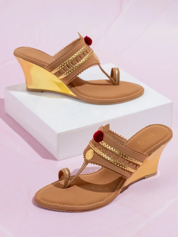 Trendy Slip-Ons Women Beige & Gold-Toned Textured One Toe Kolhapuri Wedge Heels