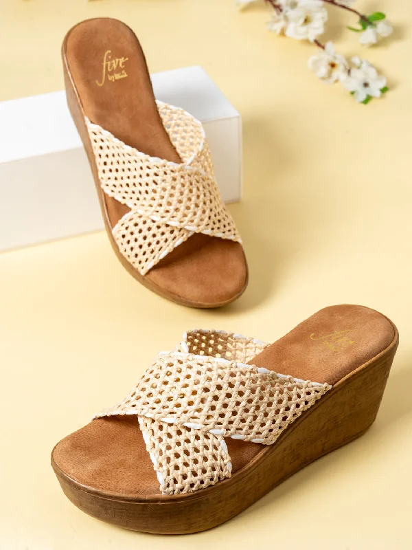 Relaxed Fit Shoes Women Beige Woven Design Wedge Sandals