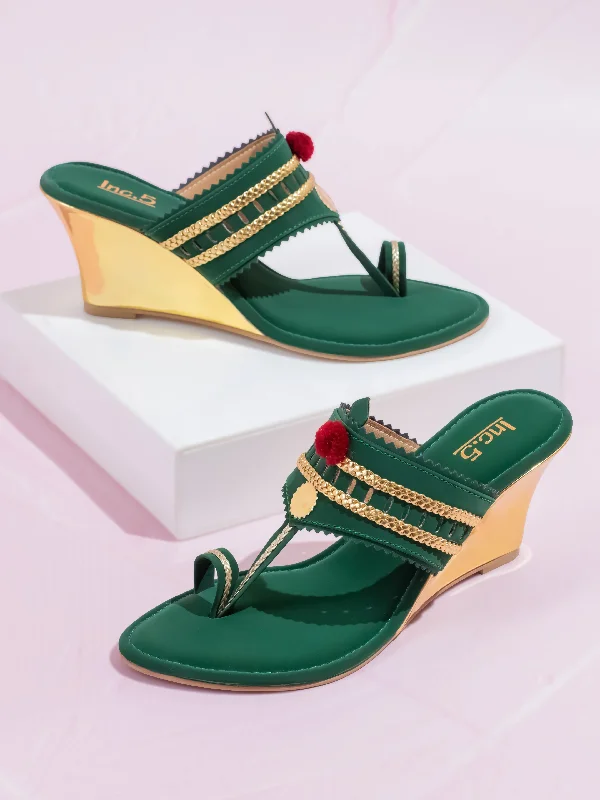 Flexible Shoes Women Green & Gold-Toned Textured One Toe Kolhapuri Wedge Heels