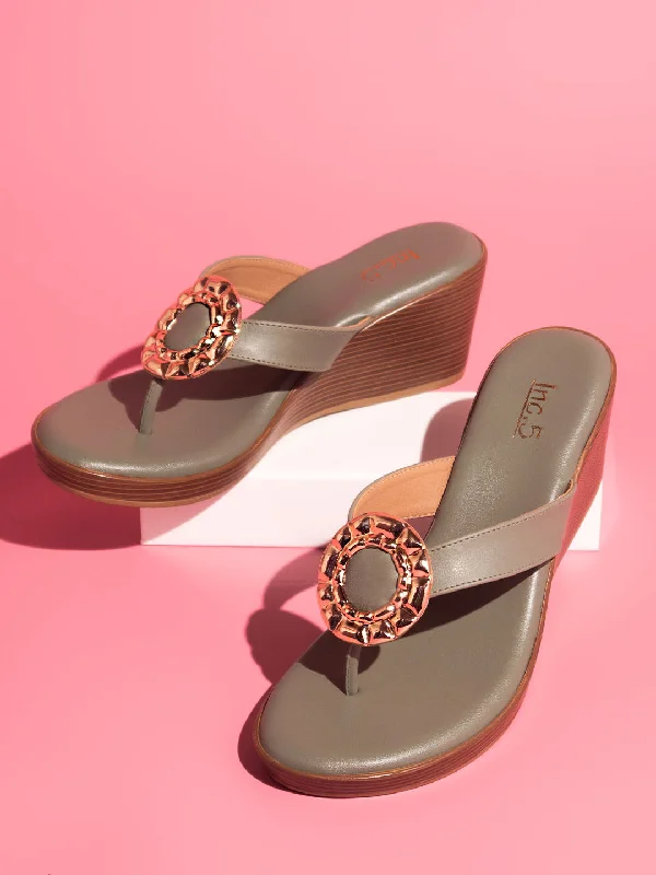 Relaxed Fit Shoes Women Green Solid Wedge Heels