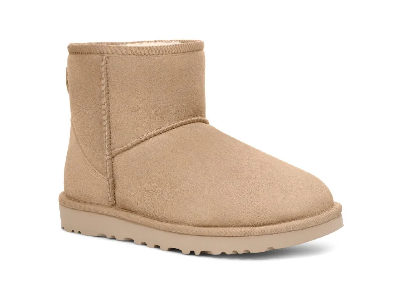 Fashionable Sneakers Ugg: Classic Mini II in Sand