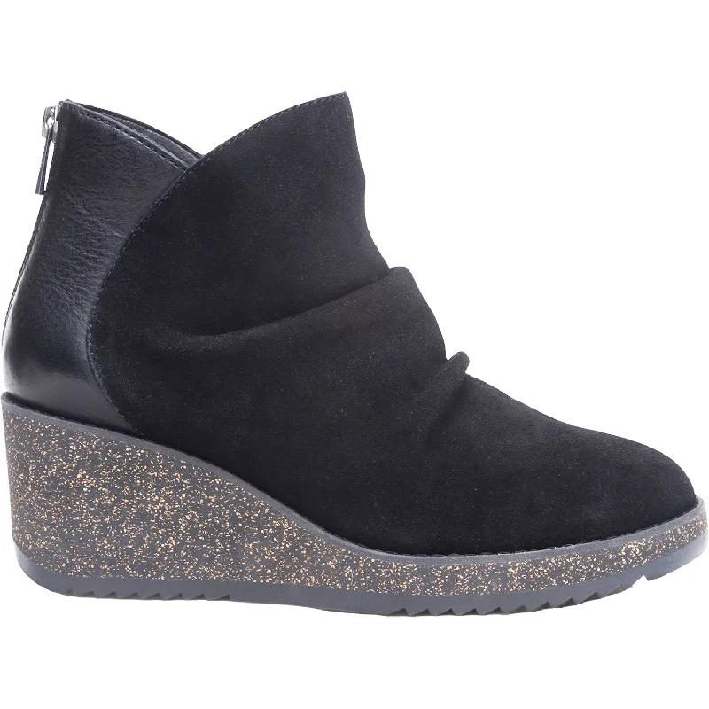 Comfortable Slip-Ons Women's Aetrex Kara Black Suede
